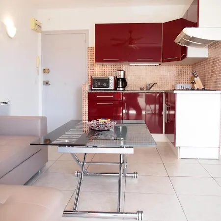 La Baie 12 Apartment *